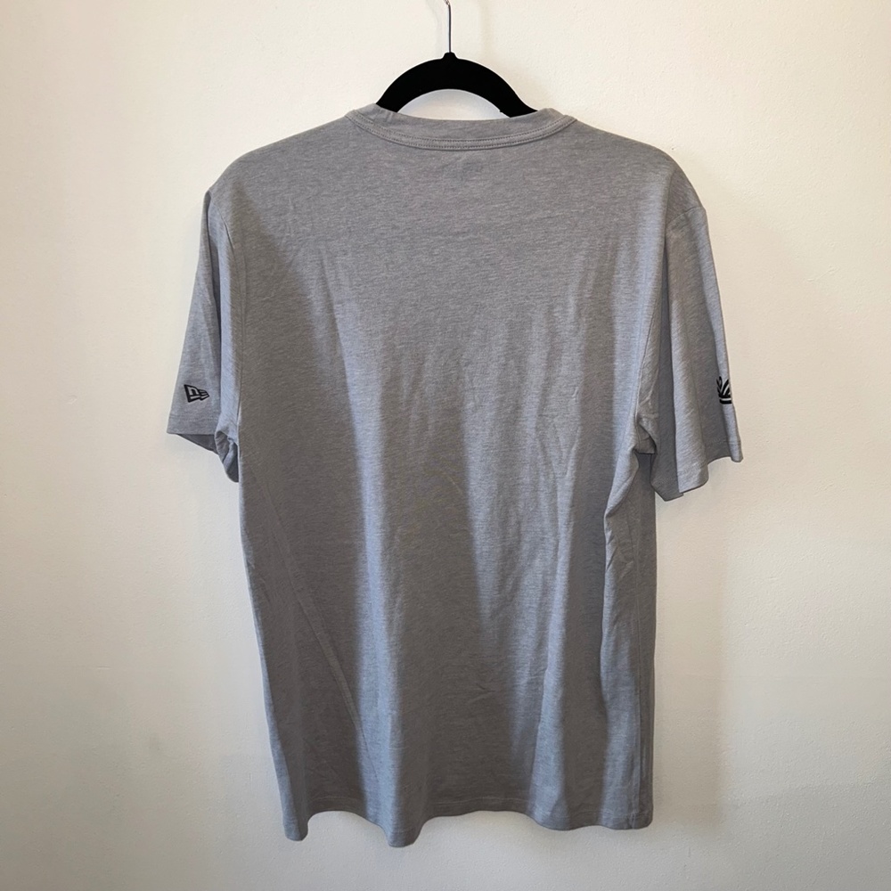 New Era Tee in like new condition - Picture 6 of 6